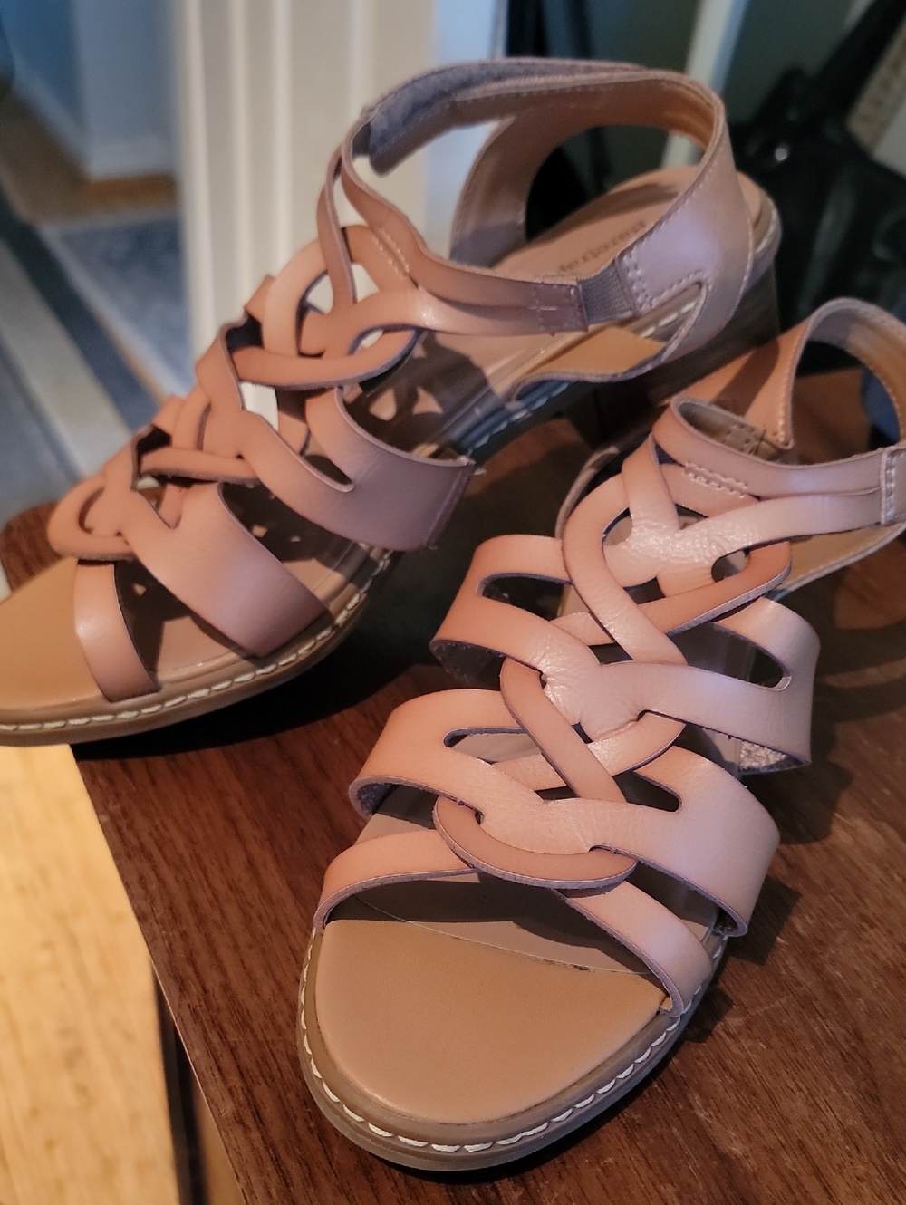BareTraps Size 9 Comfort Strappy Leather Sandals - Tan